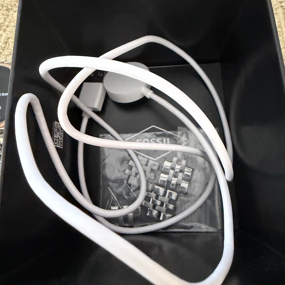 Fossil Gen 6 Smartwatch with Rose Gold Bezel and Gray Metal Band - Picture 5 of 8